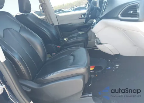 2020 Chrysler Voyager Lxi из США, поврежденный, VIN 2C4RC1DGXLR198575